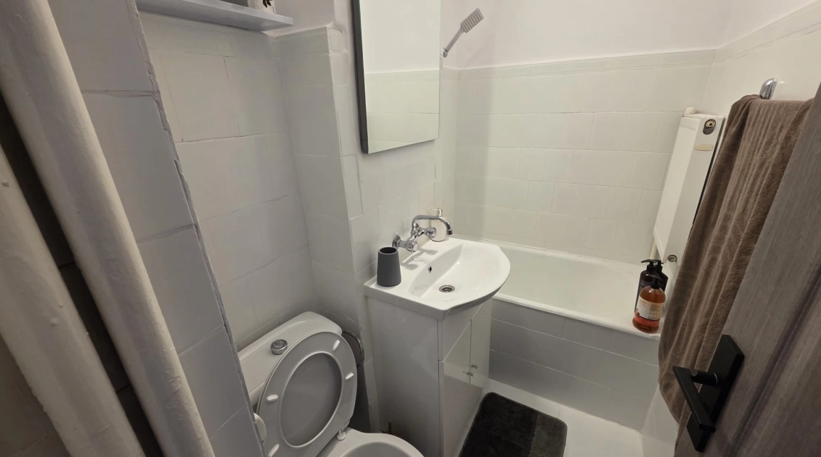 Oferta 2 camere, semidecomandat, 43 mp, de vanzare apartament in zona Alexandru cel Bun imagine 2