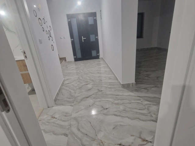 Apartament 4 camere - Miroslava