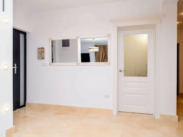 Apartament 6 camere - Breazu