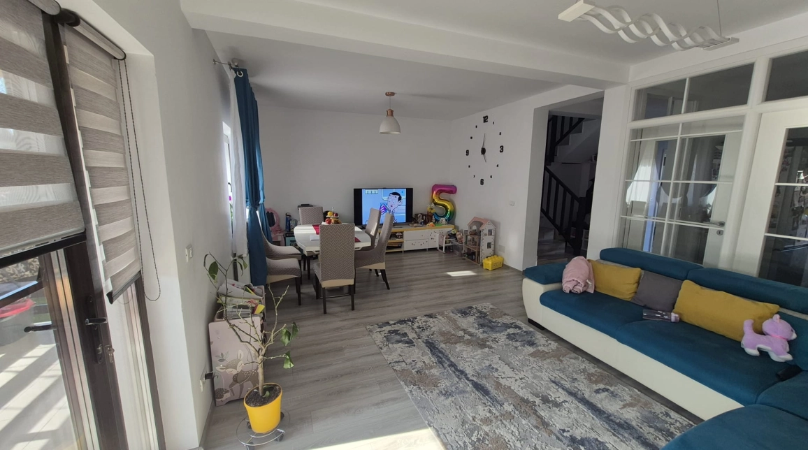 Oferta De vanzare casa, 5 camere, 110 mp, Miroslava,  Transanapet imagine 1