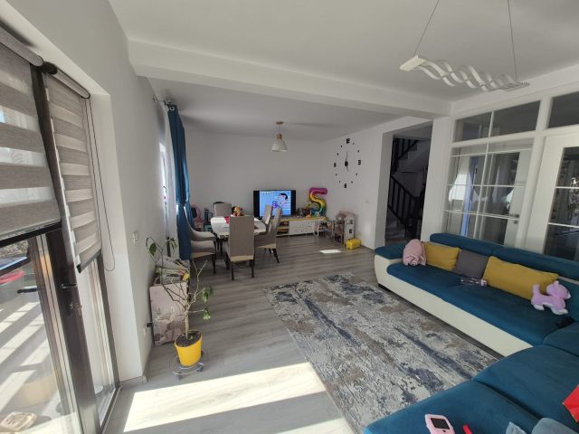 De vanzare vila, 5 camere,  110mp, Miroslava,  (Transanapet) 162152