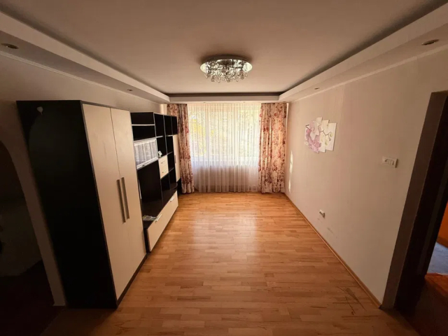 De vanzare apartament, 2 camere,  semidecomandat,  52 mp, Calea Romanului,   161672