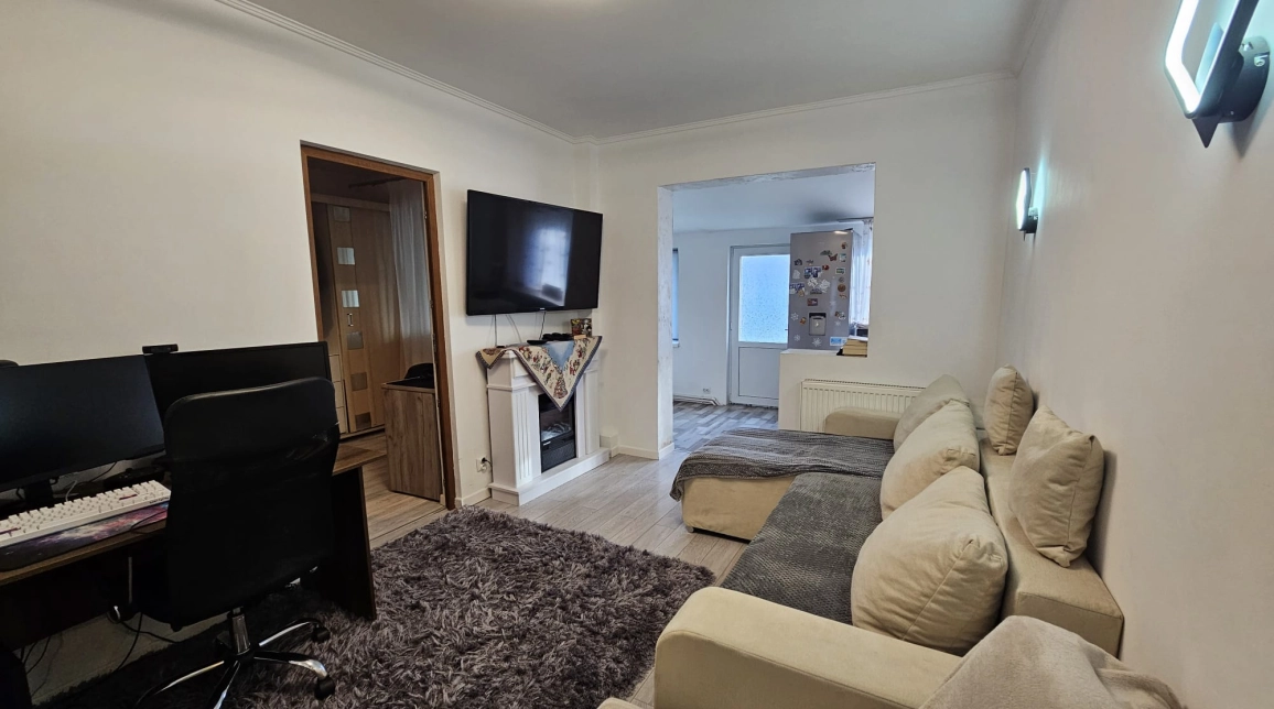 Oferta De vanzare apartament, 2 camere, nedecomandat, 50 mp, Alexandru cel Bun,  Liceul Miron Costin imagine 2