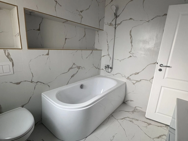 Apartament 4 camere - Miroslava