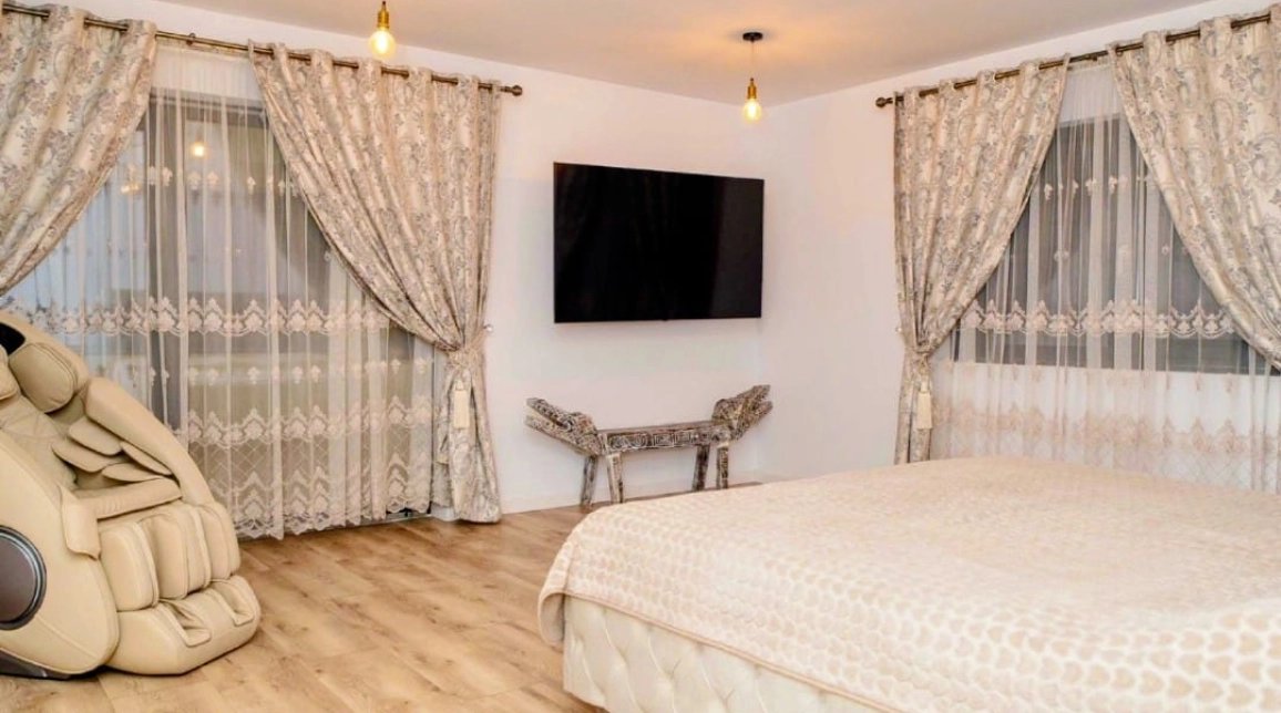 Oferta 6 camere, 245 mp, de vanzare casa in zona Breazu,  La asfalt imagine 3