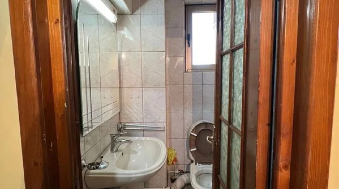 Oferta Apartament, 4 camere semidecomandat, 80 mp, Centru, de inchiriat,  Palas Mall imagine 8