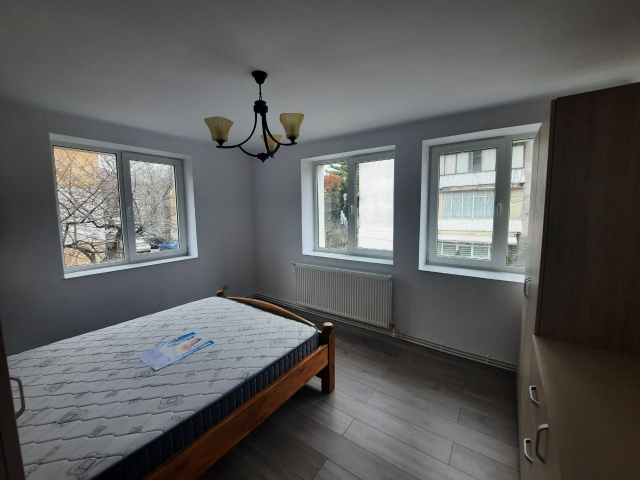 Central apartament  52 mp, 2 camere,  semidecomandat, de inchiriat,  (Banca Transilvania / Tribunal) 161999