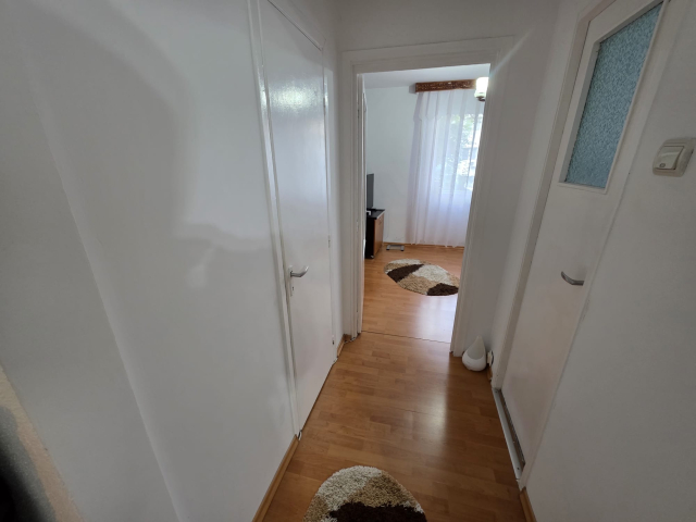 Apartament de vanzare, 2 camere,  semidecomandat,  52 mp, Podu Ros,  (Sensul Giratoriu Podu ros) 163000