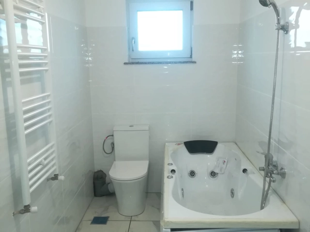 Apartament 4 camere - Miroslava
