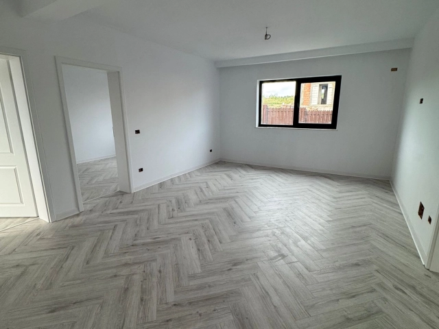 Apartament 4 camere - Miroslava