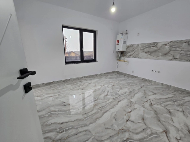Apartament 4 camere - Miroslava