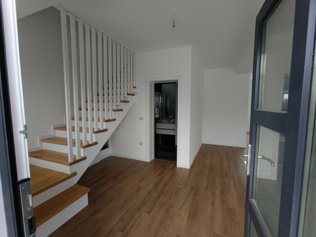 De vanzare vila, 4 camere,  110mp, Valea Lupului,   161092