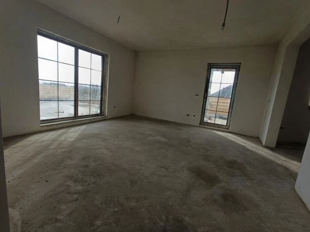 Apartament 4 camere - Aroneanu
