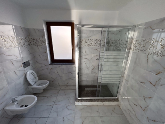 Apartament 6 camere - Lunca Cetatuii