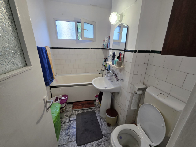 Apartament de vanzare, 2 camere,  semidecomandat,  52 mp, Podu Ros,  (Sensul Giratoriu Podu ros) 163000