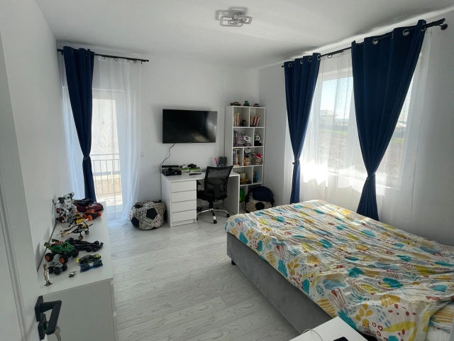 Apartament 4 camere - Miroslava