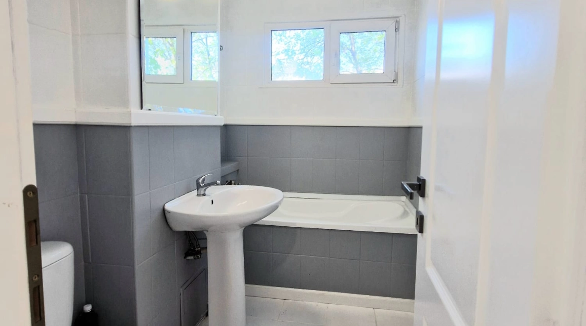 Oferta 2 camere, semidecomandat, 53 mp, de vanzare apartament in zona Podu Ros,  Salubris imagine 4