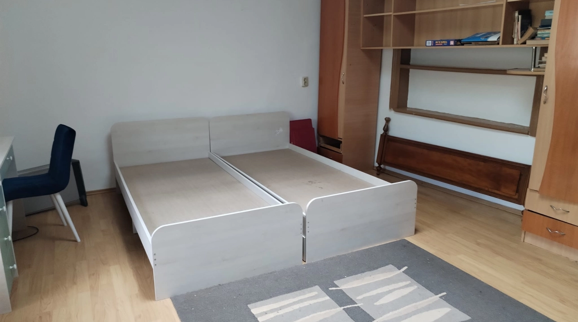 Oferta Apartament de vanzare, 3 camere, semidecomandat, 85 mp, Central,  in spate la facultatea de medicina imagine 1