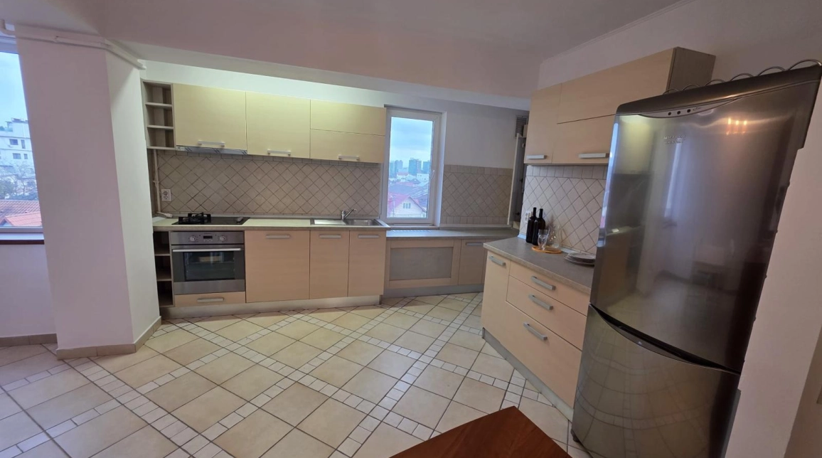 Oferta Apartament, 3 camere decomandat, 114 mp, Centru, de vanzare,  In spate la Mitropolie imagine 6