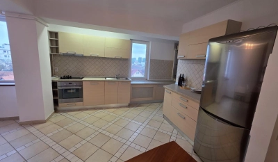 Apartament 3 camere - Centru