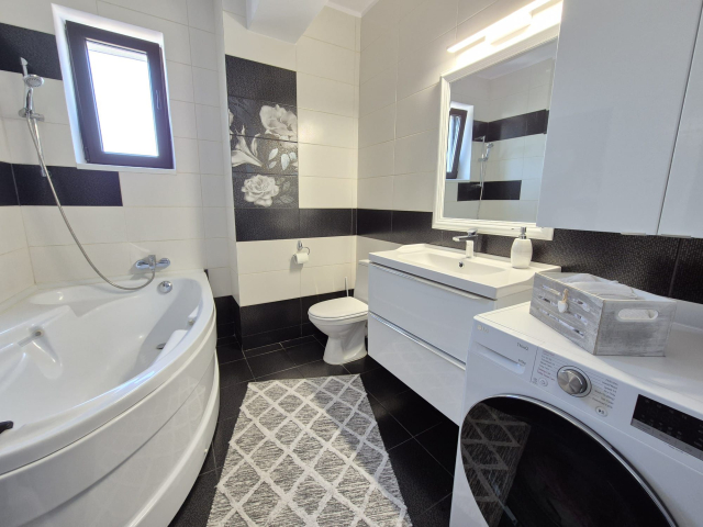 Bucium apartament  76 mp, 2 camere,  decomandat, de vanzare,  (Family Market) 163229