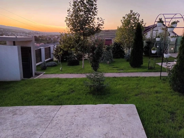 Apartament 3 camere - Tomesti