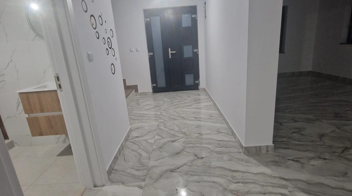 Oferta Casa, 4 camere , 118 mp, Miroslava, de vanzare,  Depozit TRANS Anapet imagine 2