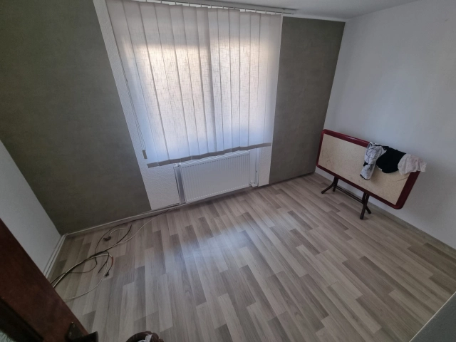 Apartament 3 camere - Podu Ros