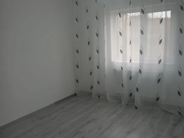 Apartament 5 camere - Ciurbesti