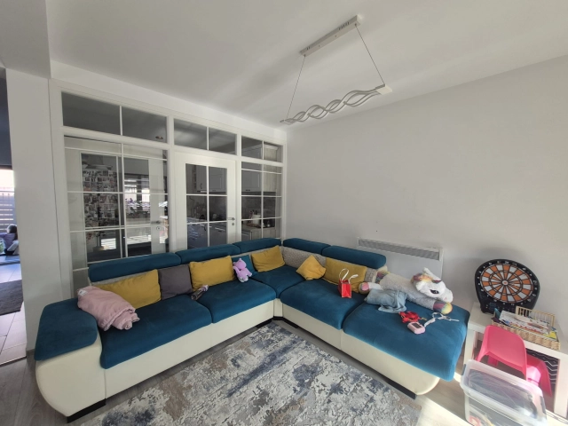 Apartament 4 camere - Miroslava
