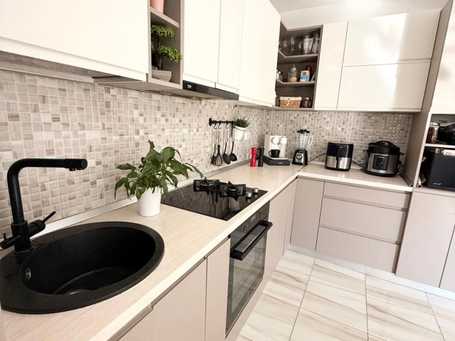 Apartament 4 camere - Miroslava