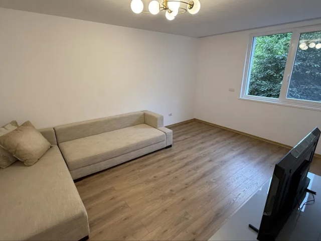Precista apartament  56 mp, 2 camere,  decomandat, de inchiriat,  (Liceul Economic) 162909