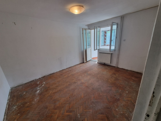 De vanzare apartament, 2 camere,  decomandat,  52 mp, Podu Ros,  (Piata Nicolina) 160942
