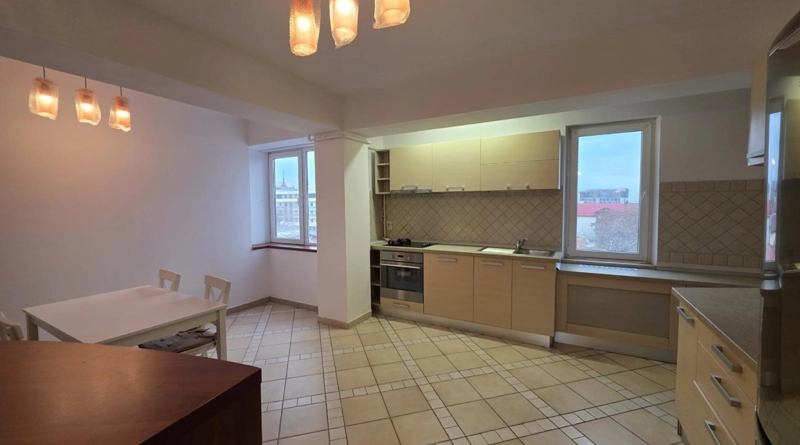 Oferta Apartament, 3 camere decomandat, 114 mp, Centru, de vanzare,  In spate la Mitropolie imagine 1