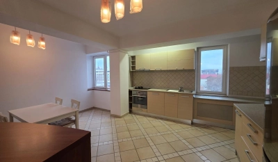Apartament 3 camere - Centru