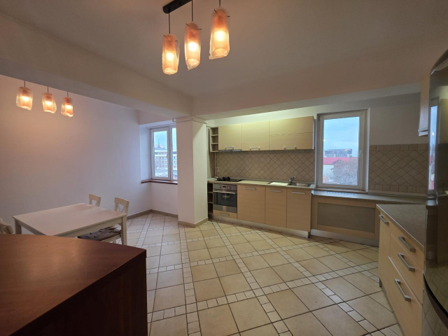 Apartament, 3 camere  decomandat,  114 mp, Centru, de vanzare,  (In spate la Mitropolie) 162501