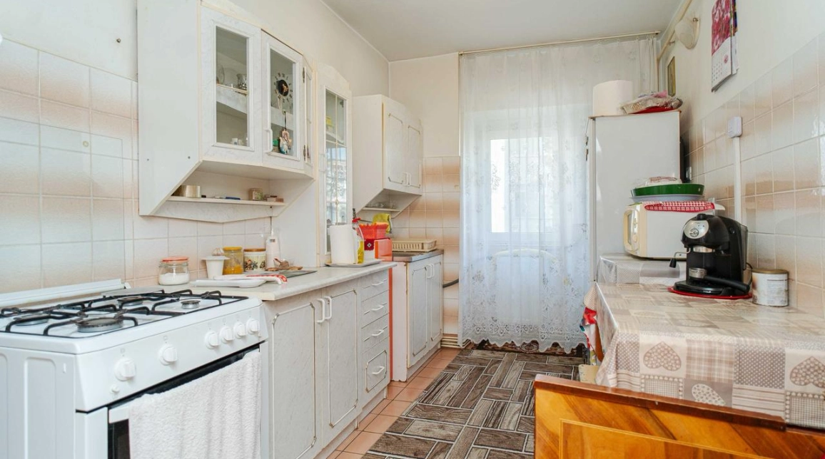 Oferta Apartament de vanzare, 3 camere, decomandat, 70 mp, Pacurari,  Alpha Bank imagine 1