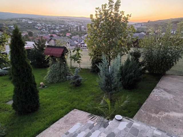Apartament 3 camere - Tomesti