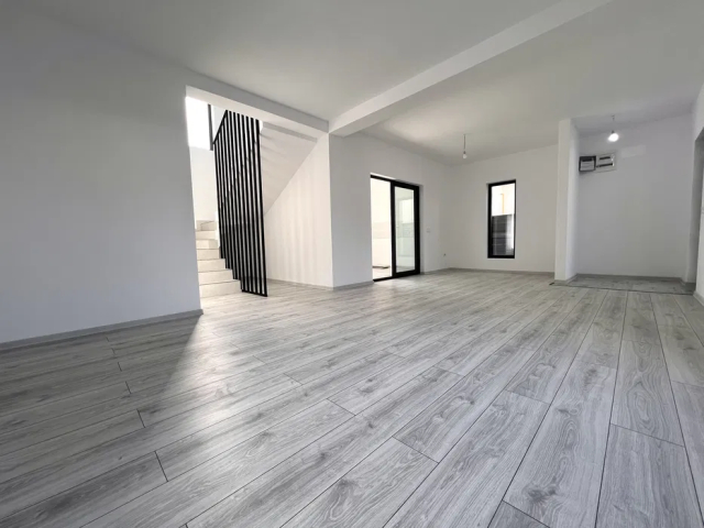 De vanzare vila, 4 camere,  110mp, Vorovesti,  (Statie de Autobuz - Asfalt) 161297