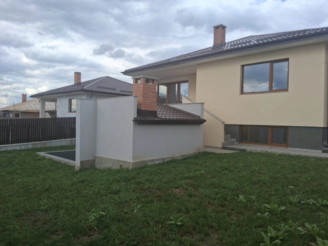 Apartament 6 camere - Lunca Cetatuii