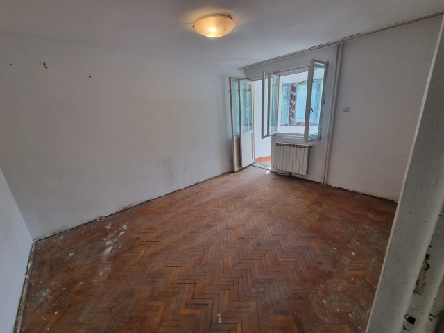 De vanzare apartament, 2 camere,  decomandat,  52 mp, Podu Ros,  (Piata Nicolina) 160942