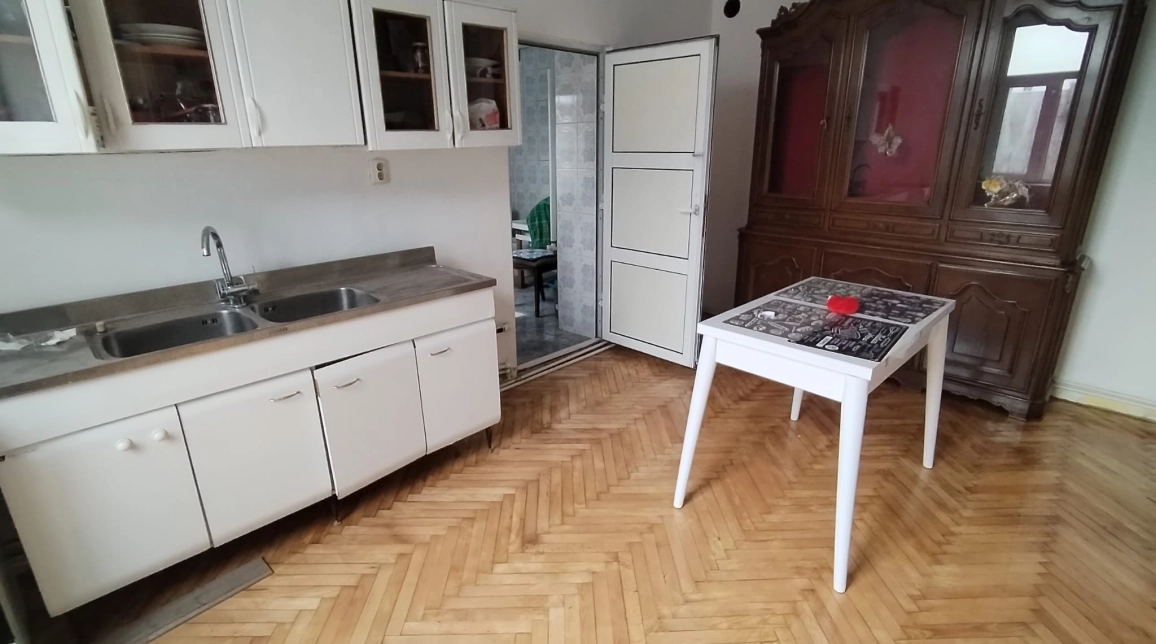 Oferta Apartament de vanzare, 3 camere, semidecomandat, 85 mp, Central,  in spate la facultatea de medicina imagine 5