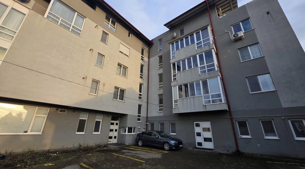 Oferta Apartament, 3 camere decomandat, 114 mp, Centru, de vanzare,  In spate la Mitropolie imagine 3