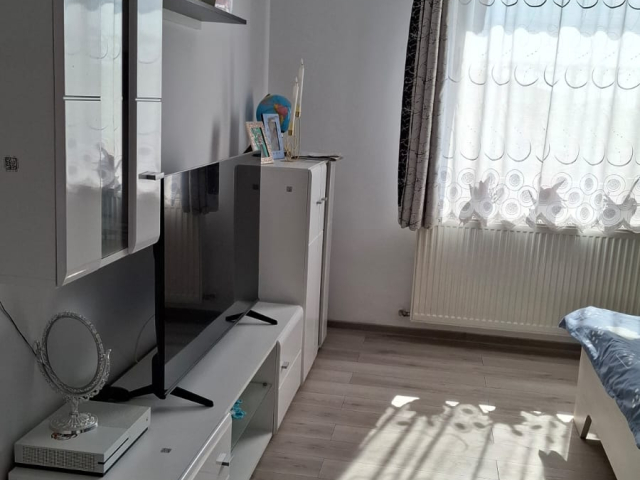 Girov apartament  62 mp, 2 camere,  decomandat, de vanzare,   163039