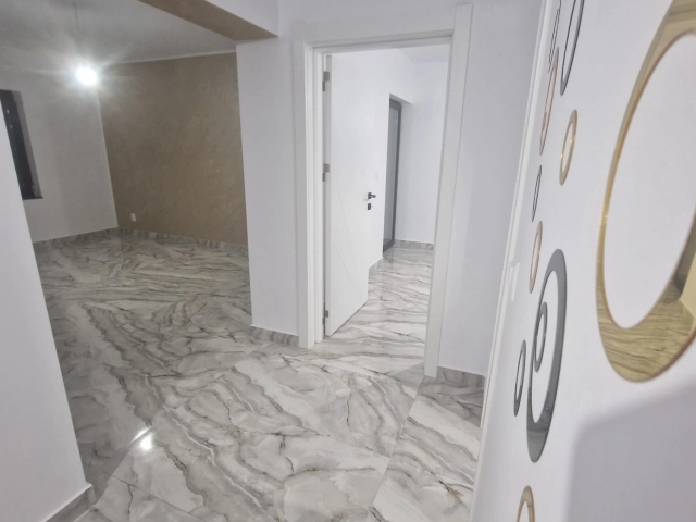 Apartament 4 camere - Miroslava
