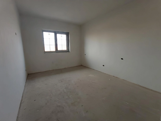 Apartament 4 camere - Aroneanu