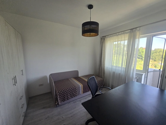 Apartament 4 camere - Bucium