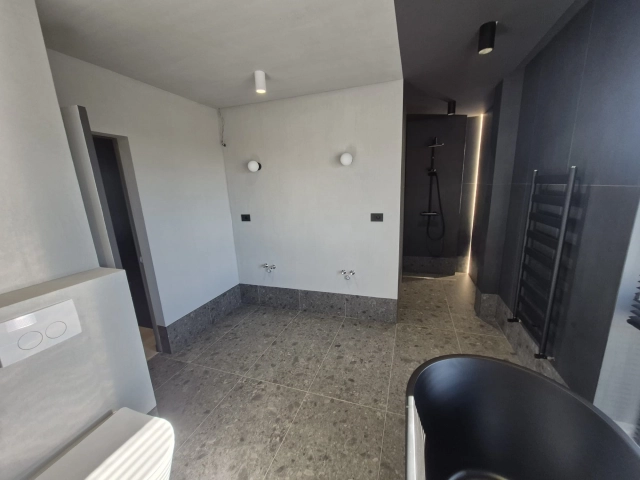 Apartament 5 camere - Miroslava