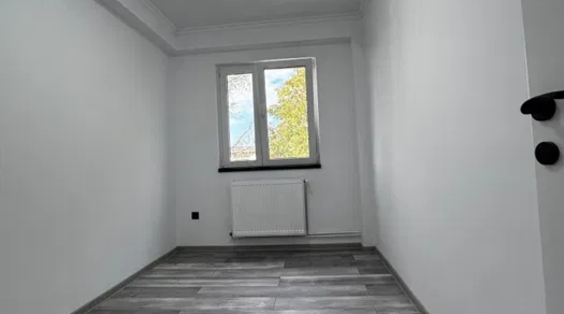 Oferta De vanzare apartament, 3 camere, nedecomandat, 45 mp, Tatarasi,  Piata Chirila - Ateneu imagine 2