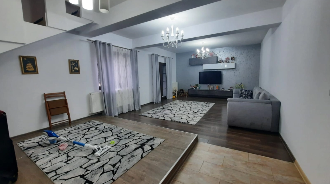 Oferta Miroslava casa 180 mp, 5 camere, de vanzare,  Centru imagine 1